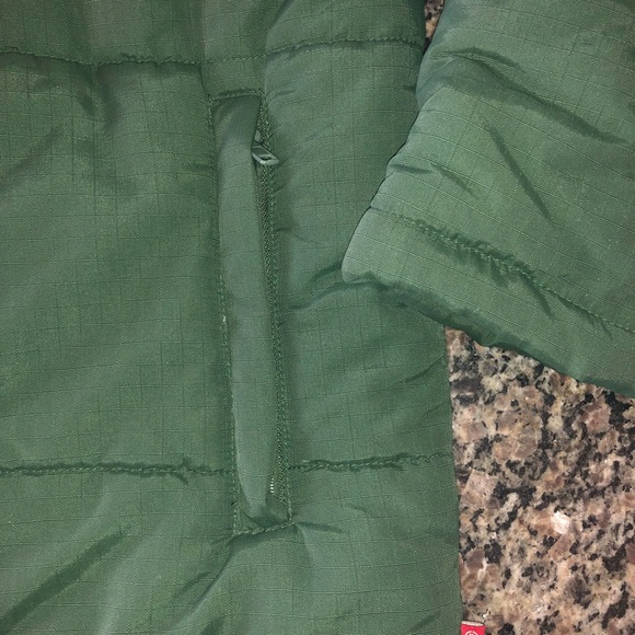 Guess Puffer Jacket - Picture 4 of 8
